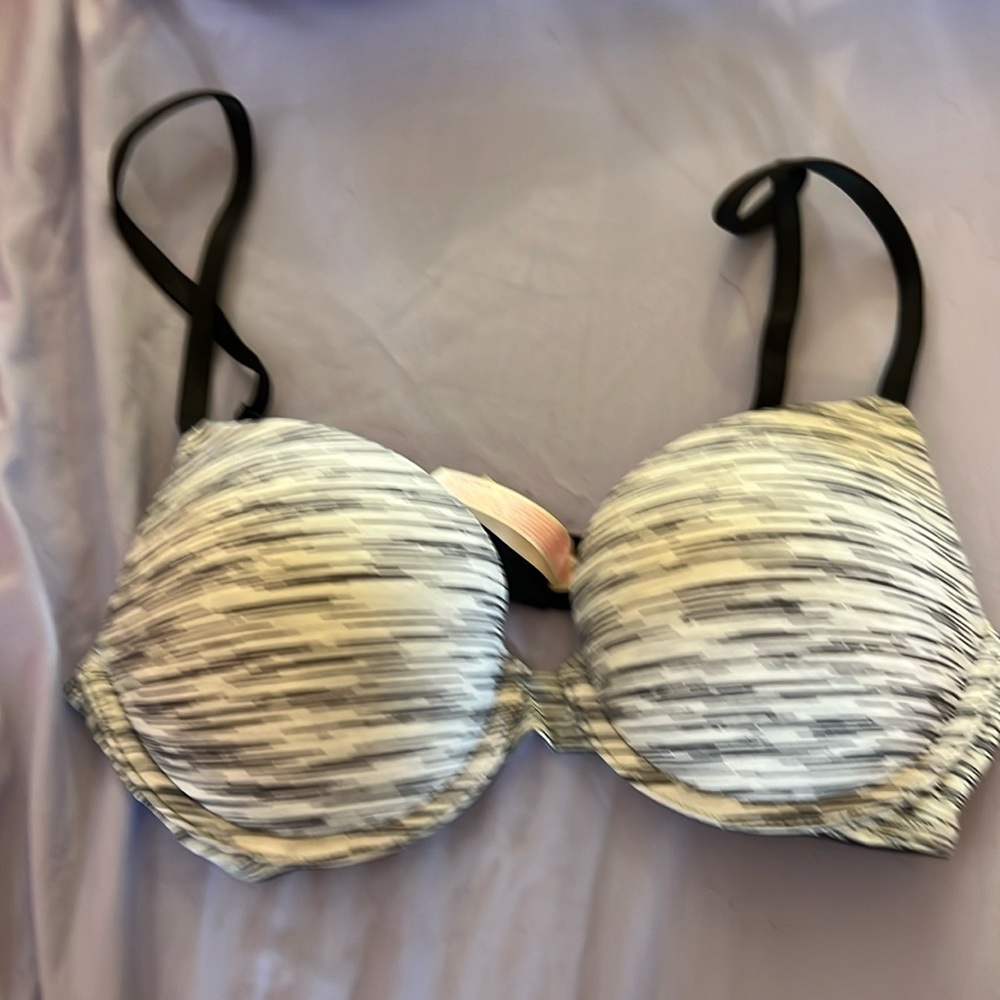 Excellent condition!  Victoria Secret Pink push up bra